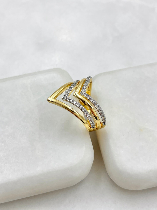 Çift Renk Gömme Taşlı V Model Yüzük Gold