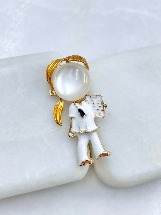 Kadın Doktor Broş Gold
