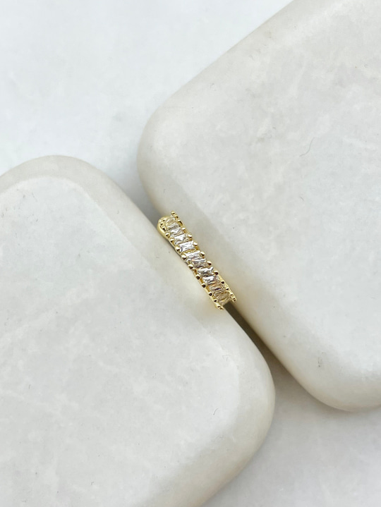 Minik Baget Taşlı Kıkırdak Küpe Gold
