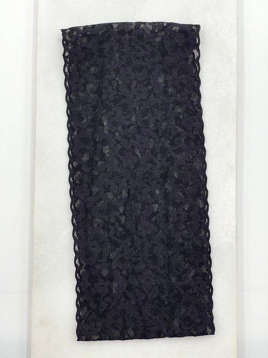 Çiçek Desenli Geniş Dantel Bandana Siyah