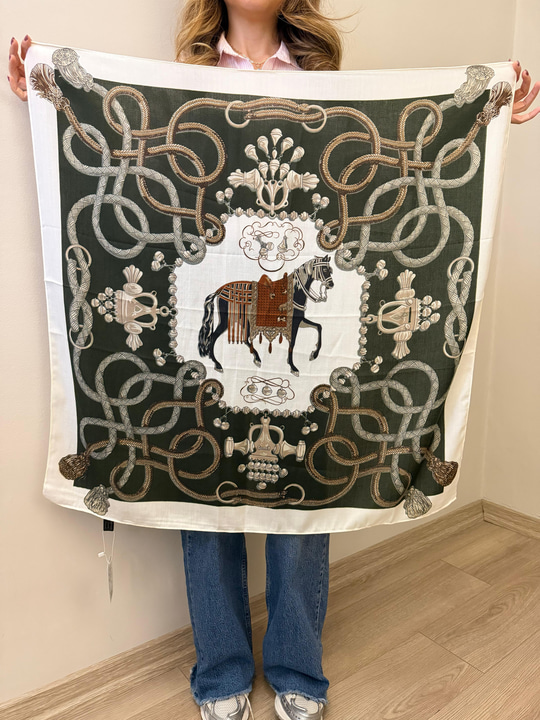 At ve Püskül Desenli Pamuk Dokulu Haki Şal 90x90 cm Renkli