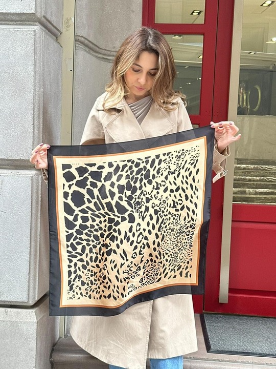 Yılan Desenli Bej Bandana Fular 70x70 cm Renkli