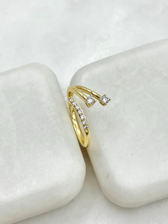 Özel Seri Gömme ve Kristal Taşlı Üçlü Görünüm Yüzük Gold