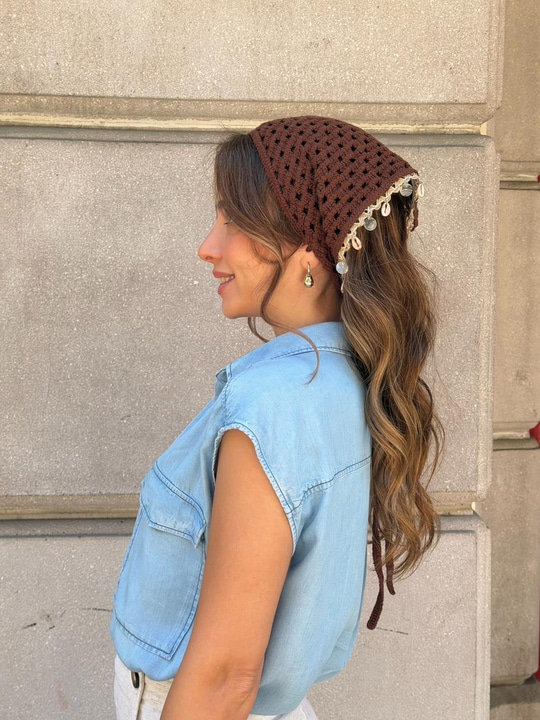 Deniz Kabuğu ve Pul Sallantılı Bandana Kahve
