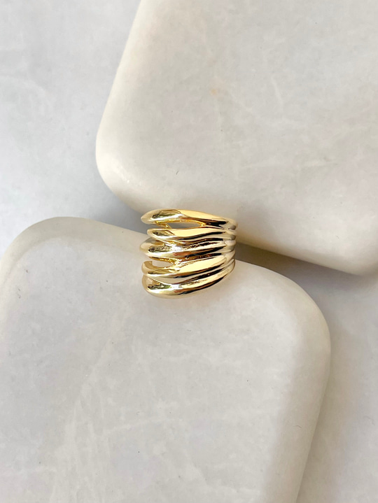 Çoklu Görünüm Asimetrik Kıkırdak Küpe Gold