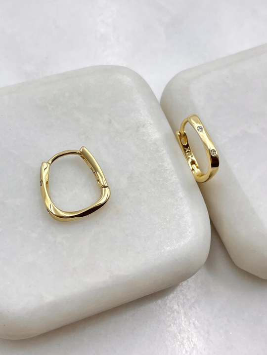 Özel Seri Minimal Gömme Taşlı U Küpe Gold