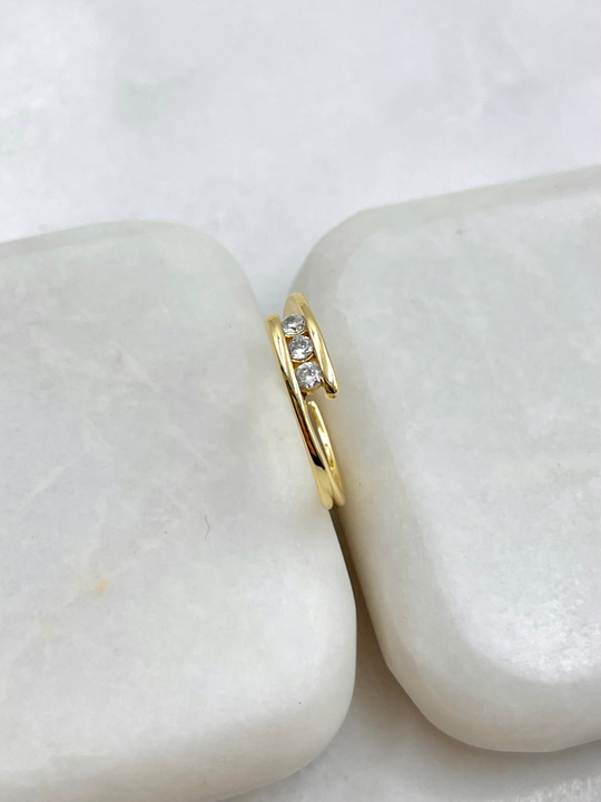 Üçlü Kristal Taşlı Minimal Serçe Parmak Yüzüğü Gold