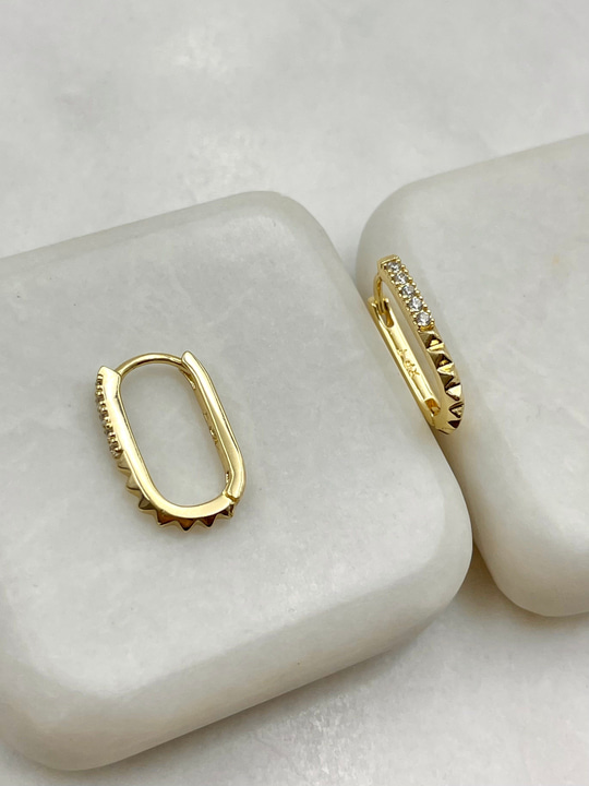Özel Seri Gömme Taşlı Tasarım U Küpe Gold