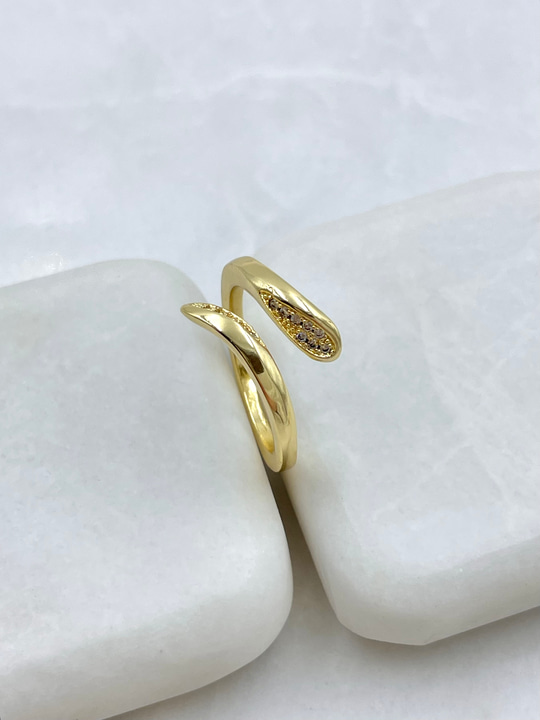 Altın Kaplama Gömme Taşlı Kıvrım Yılan Yüzük Gold