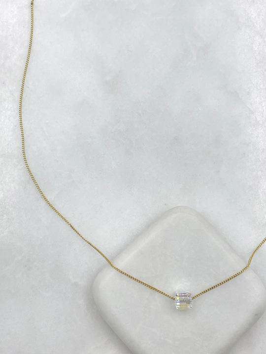 Özel Seri Yansımalı Küp Swarovski Kolye Gold