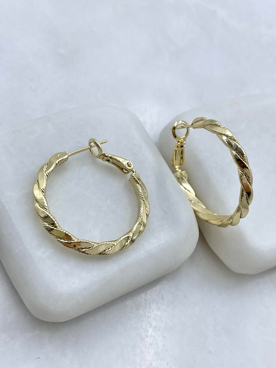 Altın Kaplama Işıltılı Sarmal Küpe 3 cm Gold