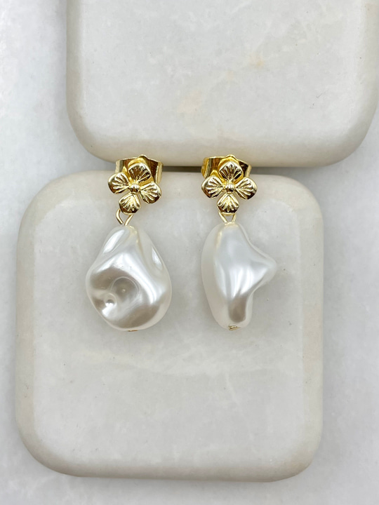İnci Sallantılı Çiçek Model Küpe Gold