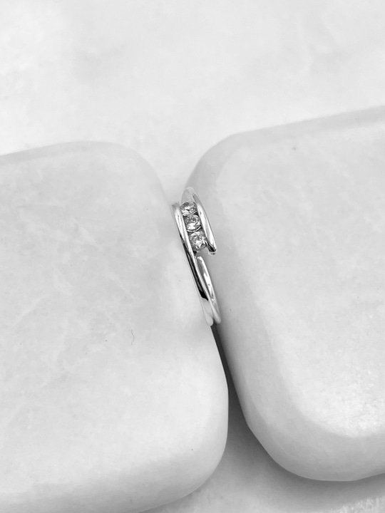Üçlü Kristal Taşlı Minimal Serçe Parmak Yüzüğü Gümüş