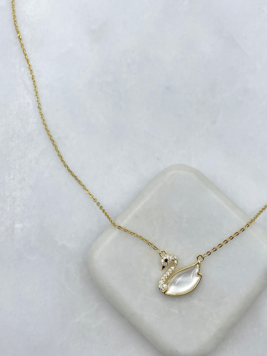 Opal Taşlı Kuğu Model Kolye Gold