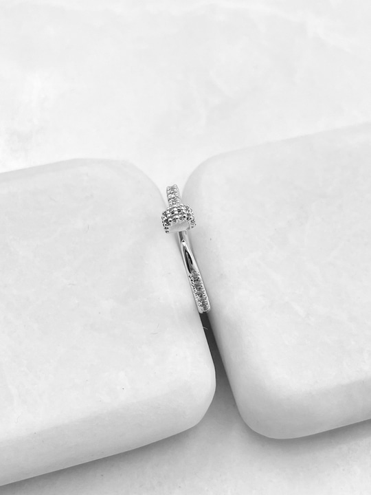 Minimal Taşlı Çivi Model Yüzük Gümüş