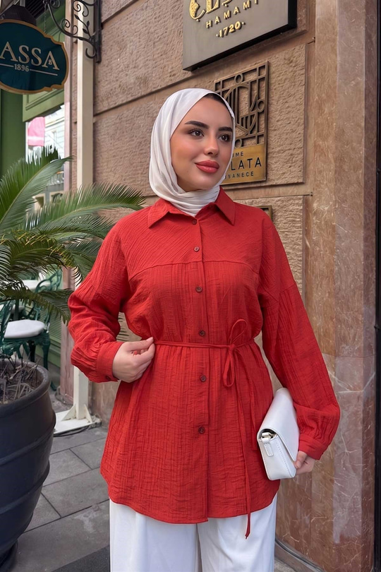 Kendinden Desenli Bel Bağlamalı Gömlek Kırmızı