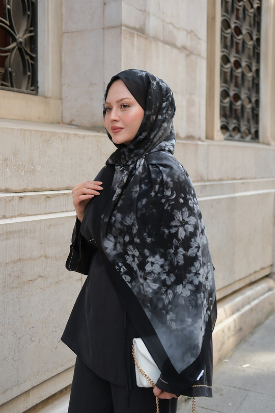 Manolya Desen İpek Şal Siyah