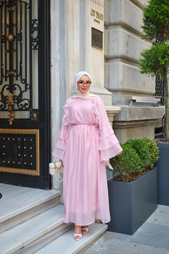 Kendinden Desenli Fırfırlı Elbise Pembe