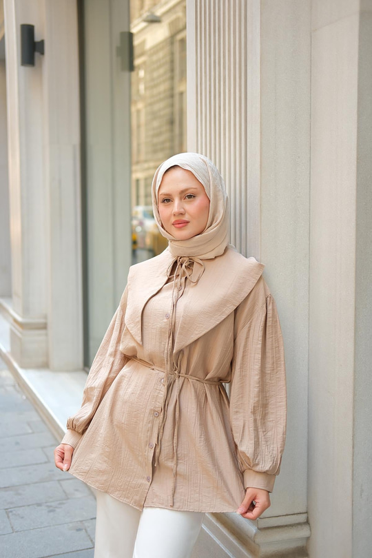 Bebe Yaka Bel Bağlamalı Gömlek Vizon