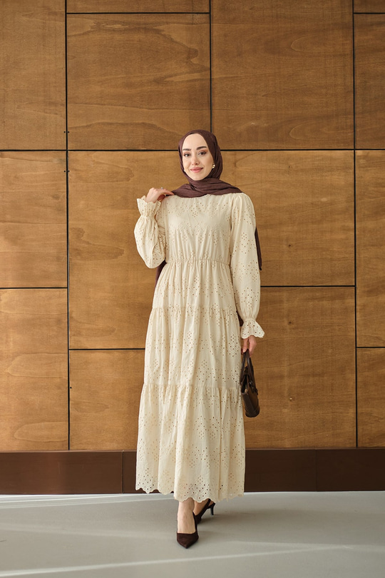Beli Lastikli Brode Detay Elbise Krem