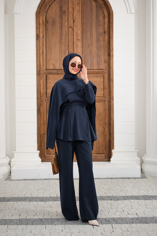 Beli Pileli Çıkarılabilir Pelerinli Takım Lacivert