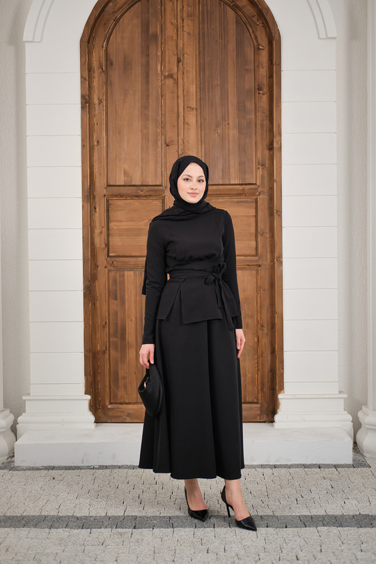 Bisiklet Yaka Ön Yırtmaçlı Etekli Takım Siyah