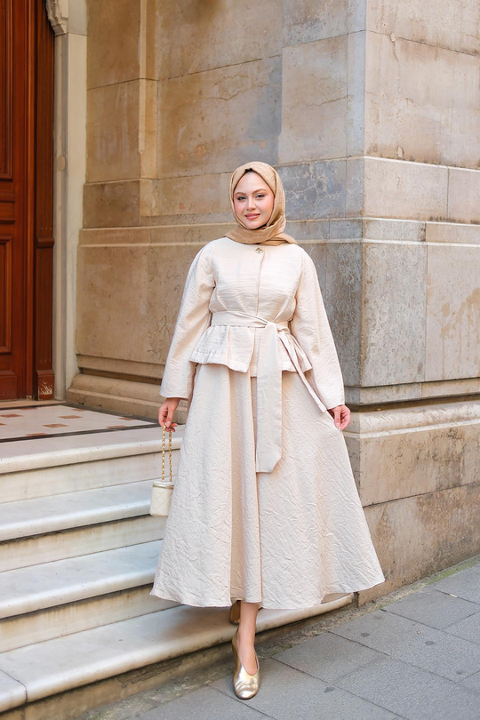 Bluzlu Etekli Takım  Krem