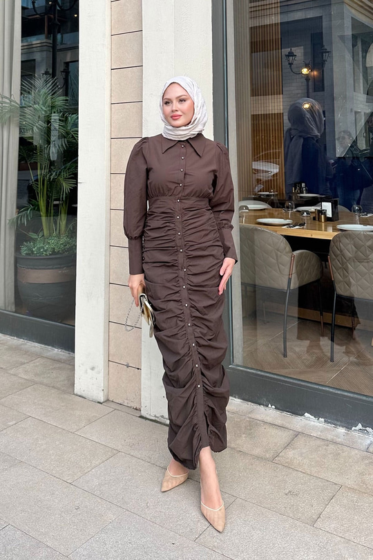Boydan Düğmeli Önü Büzgü Detay Elbise Kahverengi