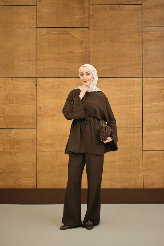 Brode Şerit Detaylı Takım Kahverengi