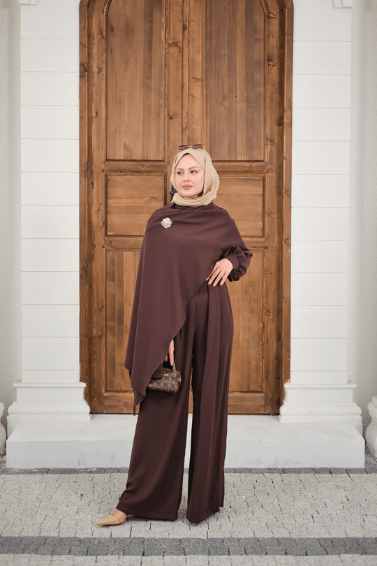 Bronş Detay Çıkarılabilir Pelerinli Takım Kahverengi