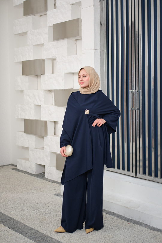 Bronş Detay Çıkarılabilir Pelerinli Takım Lacivert