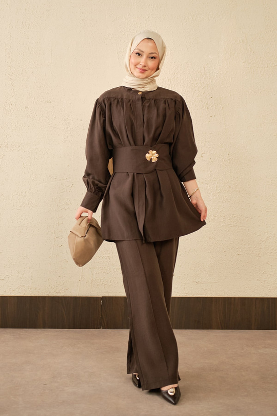 Broş Detay Gizli Düğmeli Takım Acı Kahve