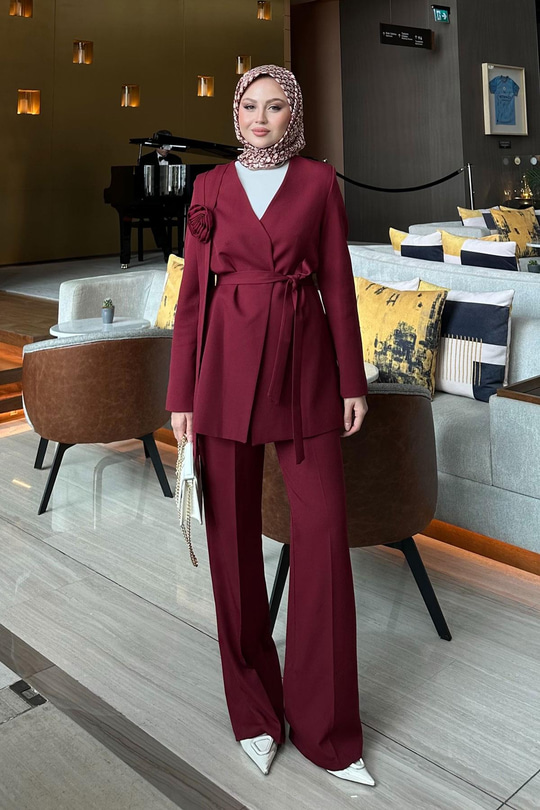 Çicek Aksesuarlı Takım Bordo