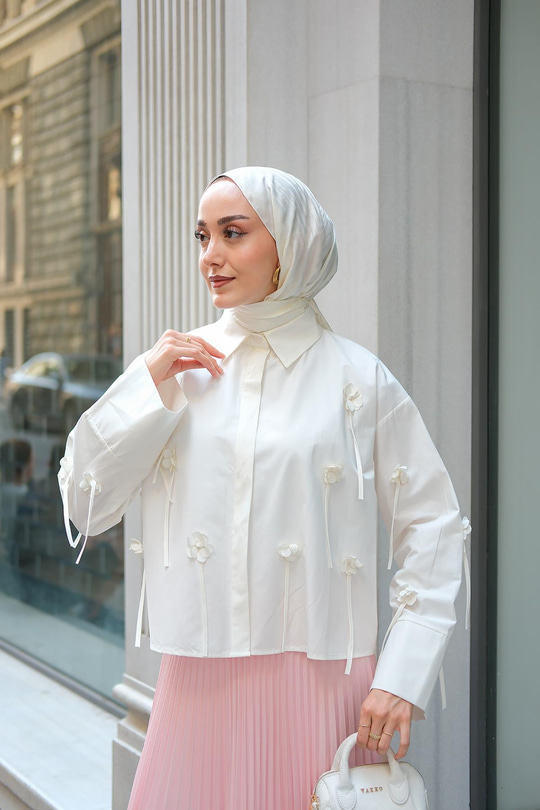 Çicek Desenli Gömlek Beyaz