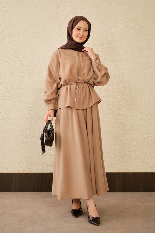 Çift Cep Görünümlü Bel Bağlamalı Etekli Takım Vizon