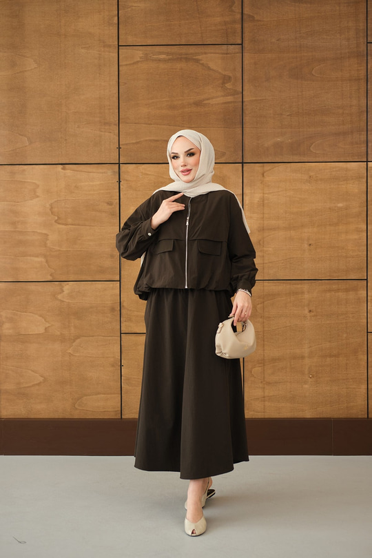 Çift Cep Görünümlü Fermuarlı Etekli Takım Kahverengi