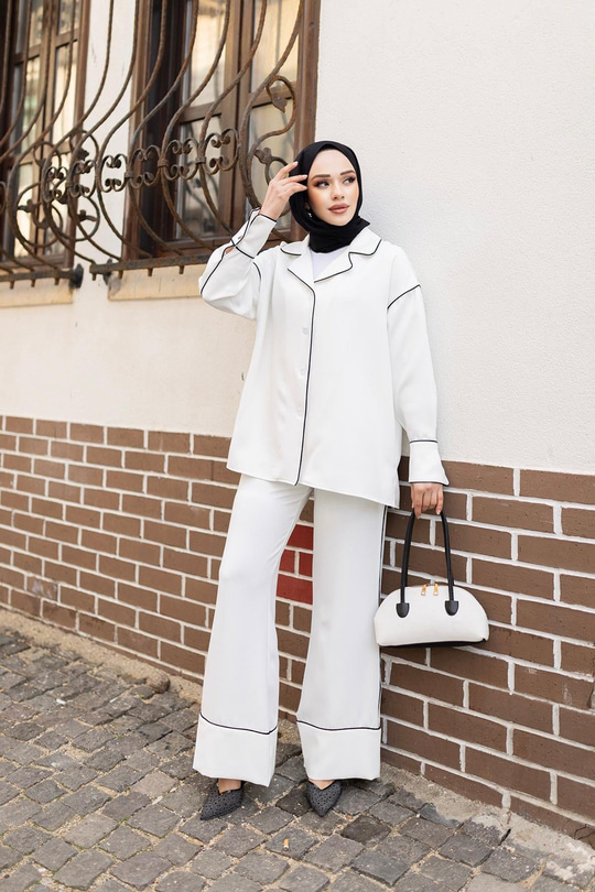 Çizgi Detay İkili Takım Beyaz