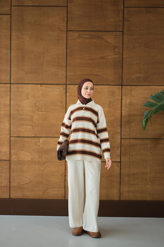 Çizgi Düğme Detay Takım Krem