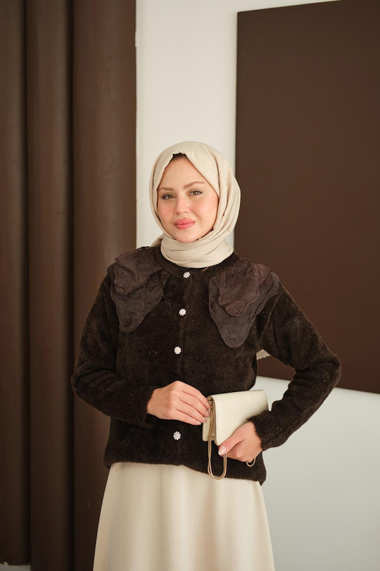 Dantel Yaka Püsküllü Hırka Kahverengi