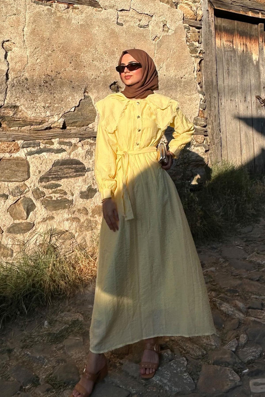 Dantelli Bebe Yaka Elbise Sarı