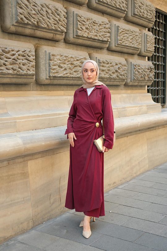 Deniz Kabuğu Broşlu Elbise Bordo