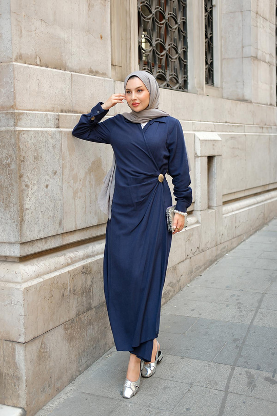 Deniz Kabuğu Broşlu Elbise Lacivert