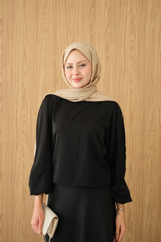 Dik Yakalı Ve Balon kol Bluz Siyah