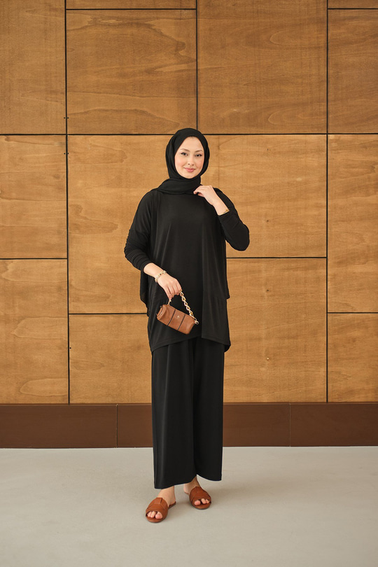 Dikiş Detay Yırtmaçlı Takım Siyah