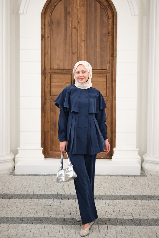 Düğme Detay Pelerinli Pantolonlu Takım Lacivert