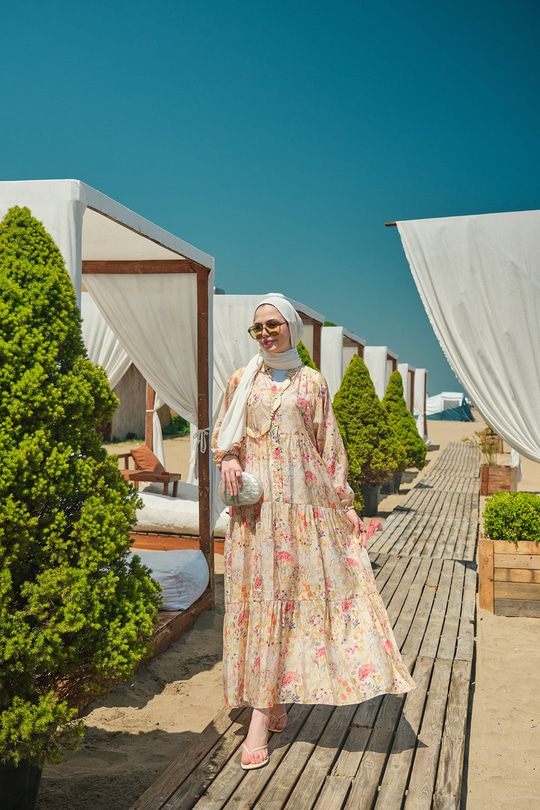 Yeni Bahar Desenli Elbise Krem