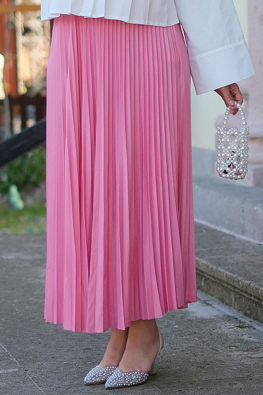 ELISA PILISELI ETEK PUDRA