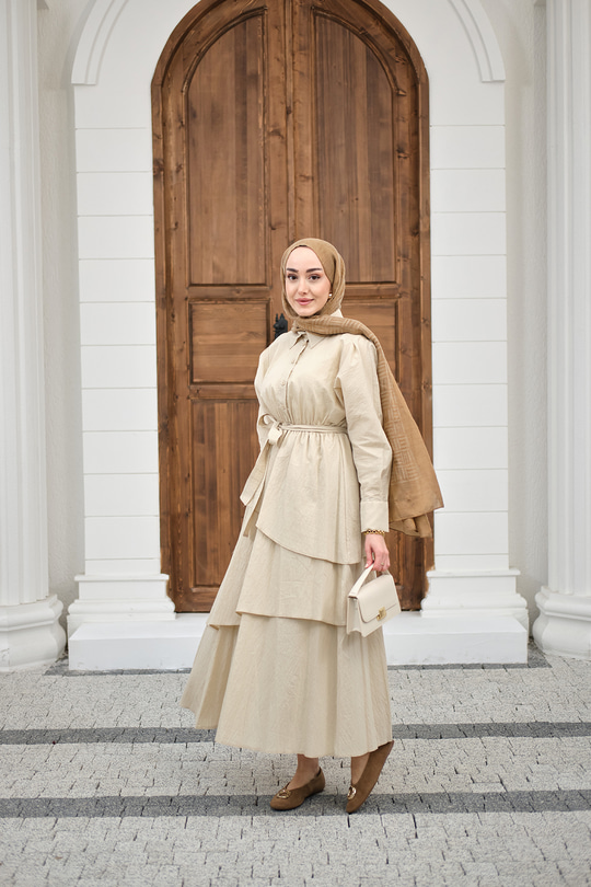 Eteği Volanlı Bel Bağlamalı Gömlek Yaka Yarım Düğmeli Elbise Krem