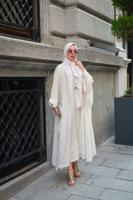 İçi Astarlı Küçük Boncuk Detaylı Bel Bağlamalı İki Parça Abaya Ekru