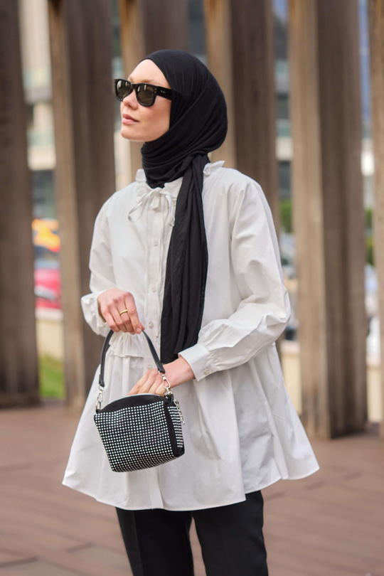 Fırfırlı Düğmesi Taş Detaylı Tunik Gömlek Beyaz